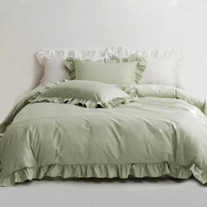 Elevate your child's bedroom with this soft sage green luxury bedding set crafted from 100% Egyptian cotton. Available in queen and king sizes, this duvet cover offers both comfort and durability for a restful night's sleep.