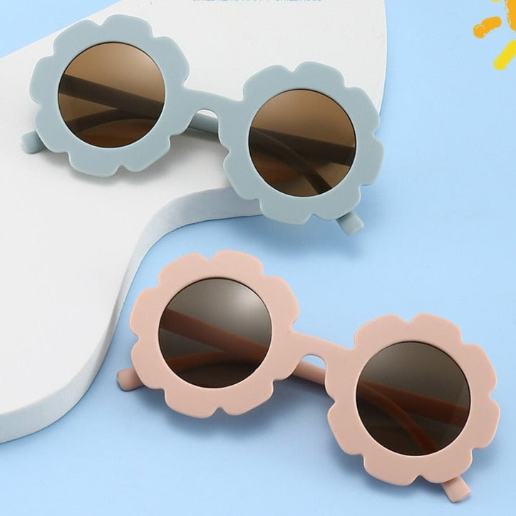 Sun flower kids sunglasses for your little diva. These sunglasses are perfect for kids ages 3 to 9 years. 