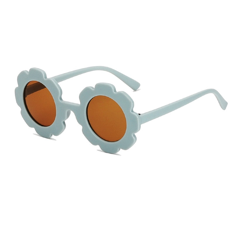 Green sunflower kids sunglasses for your little diva. These sunglasses are perfect for kids ages 3 to 9 years.