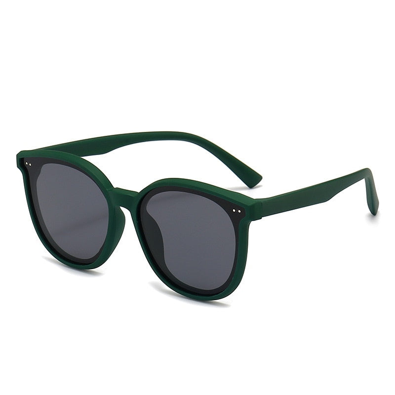 Cool green polarized sunglasses for you kid age 3 to 9 years. These kids sunglasses come in orange, green, blue, black and grey.