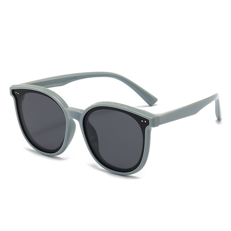 Cool grey polarized sunglasses for you kid age 3 to 9 years. These kids sunglasses come in orange, green, blue, black and grey.