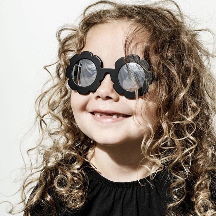 Black sunflower kids sunglasses for your little diva. These sunglasses are perfect for kids ages 3 to 9 years.