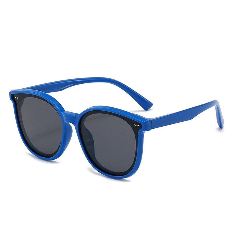 Cool dark blue polarized sunglasses for you kid age 3 to 9 years. These kids sunglasses come in orange, green, blue, black and grey.