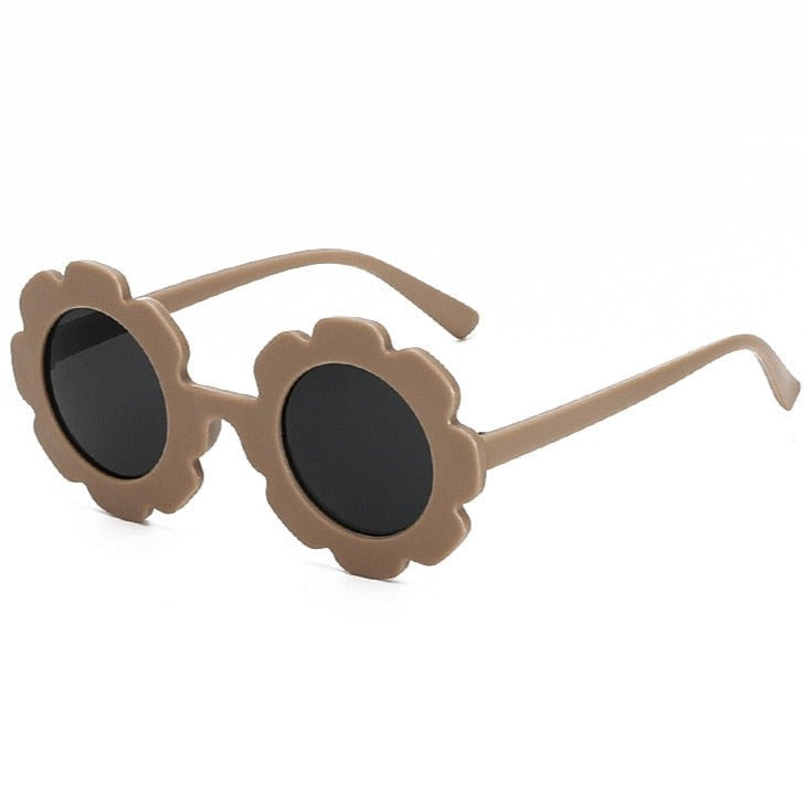 Brown sunflower kids sunglasses for your little diva. These sunglasses are perfect for kids ages 3 to 9 years.