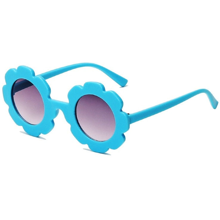 Blue sunflower kids sunglasses for your little diva. These sunglasses are perfect for kids ages 3 to 9 years.