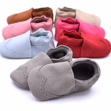 Load image into Gallery viewer, These are great soft sole baby shoes for your first walker. The flexibility of these leather baby shoes makes it easy to crawl and walk. 
