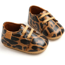 Load image into Gallery viewer, Rubber sole anti-slip first walkers leather leopard shoes for baby and toddlers age Infant Newborn to 18 months.

