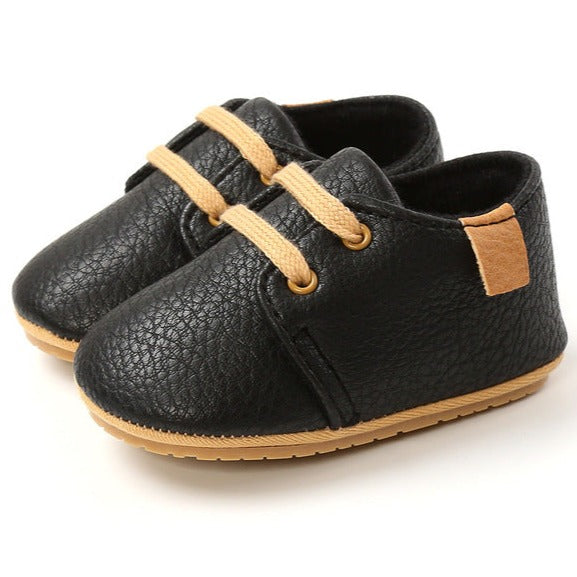 Rubber sole anti-slip first walkers black leather shoes for baby and toddlers age Infant Newborn to 18 months.